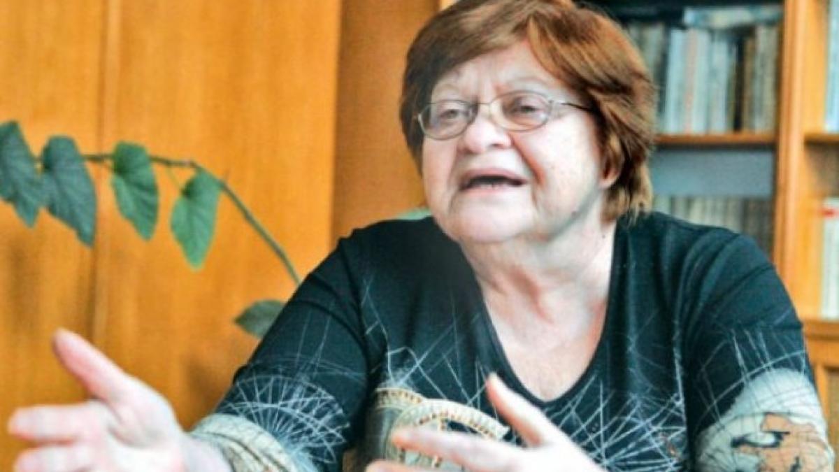 zoe_petre_dece_12502500