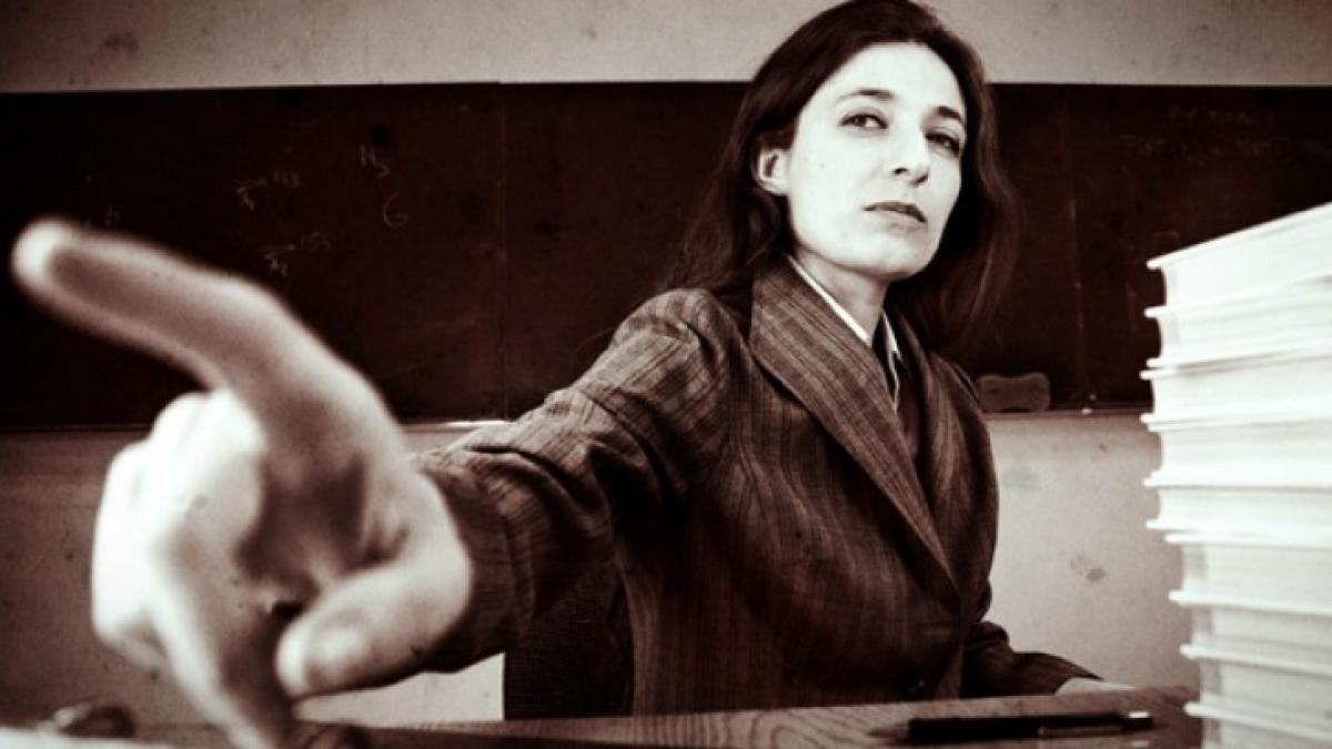 angry_teacher_pointing_27515800_83994500