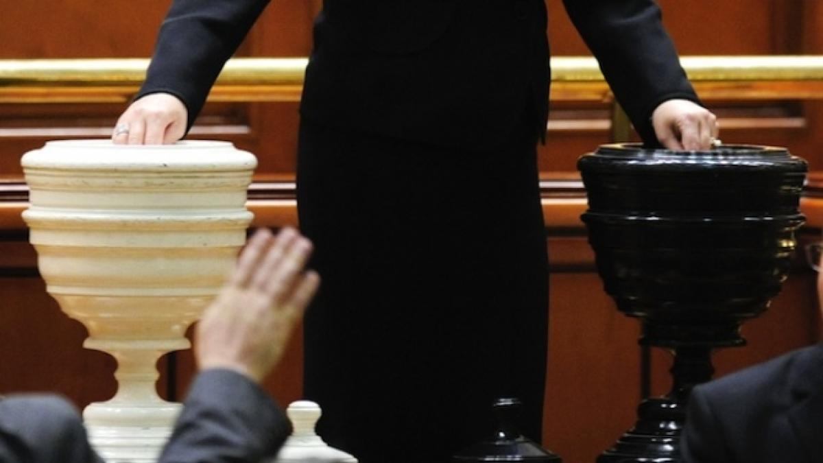 urne_parlament_28114600