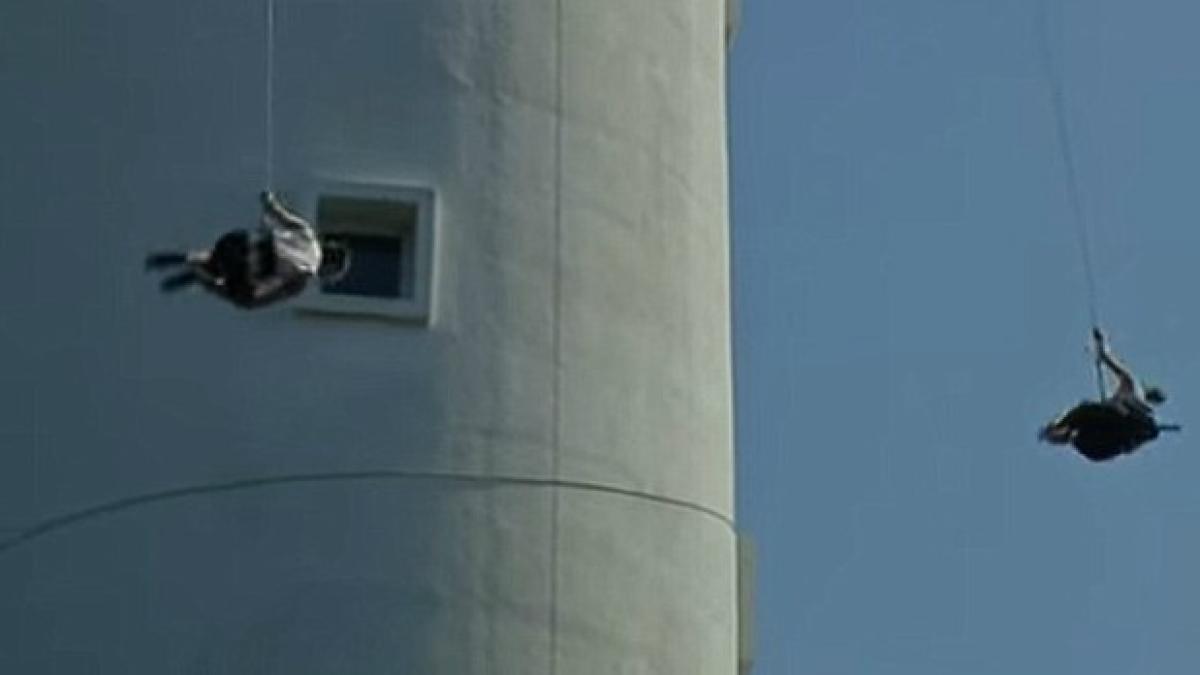 tanara_acrobata_18691600