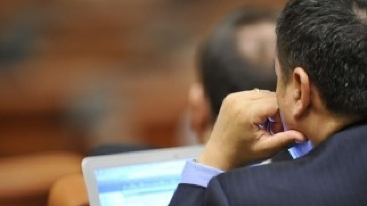 parlament_parlamentari_81zxunrkfa_36676700_87810600_19409700_80284200