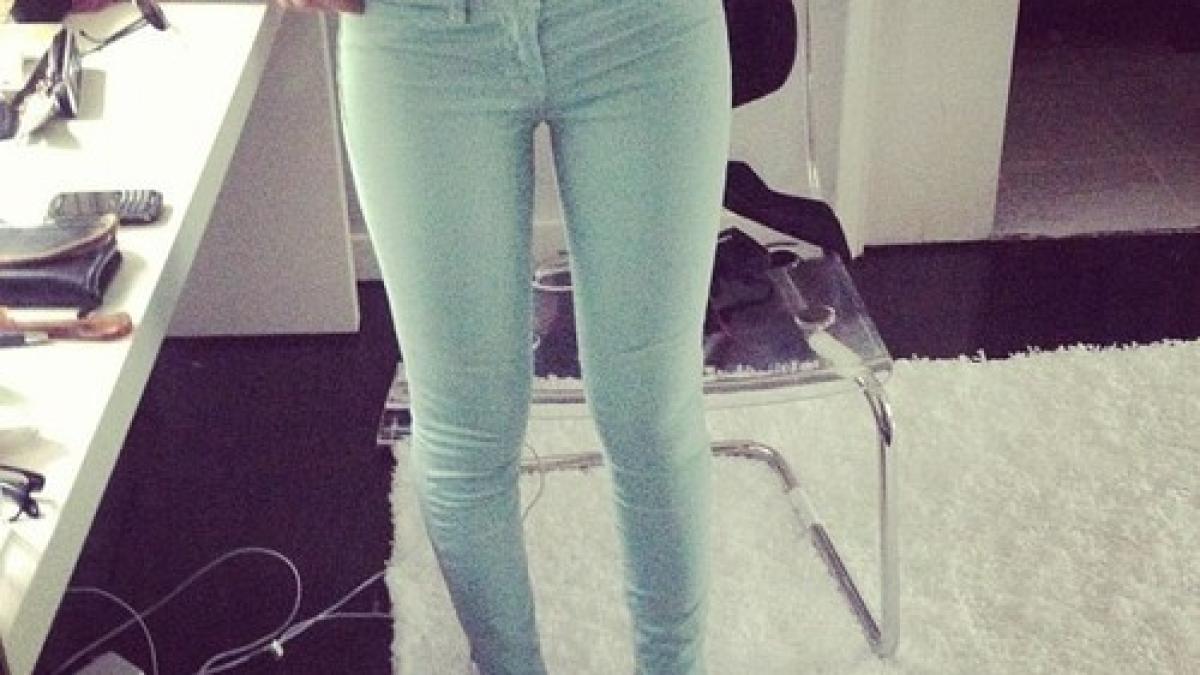 skinny jeans au bagat o femeie in spital