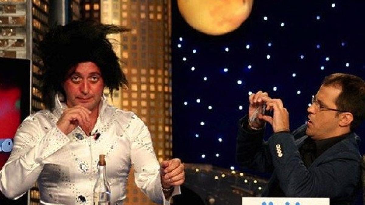 huidu_dezbracatu_81846700