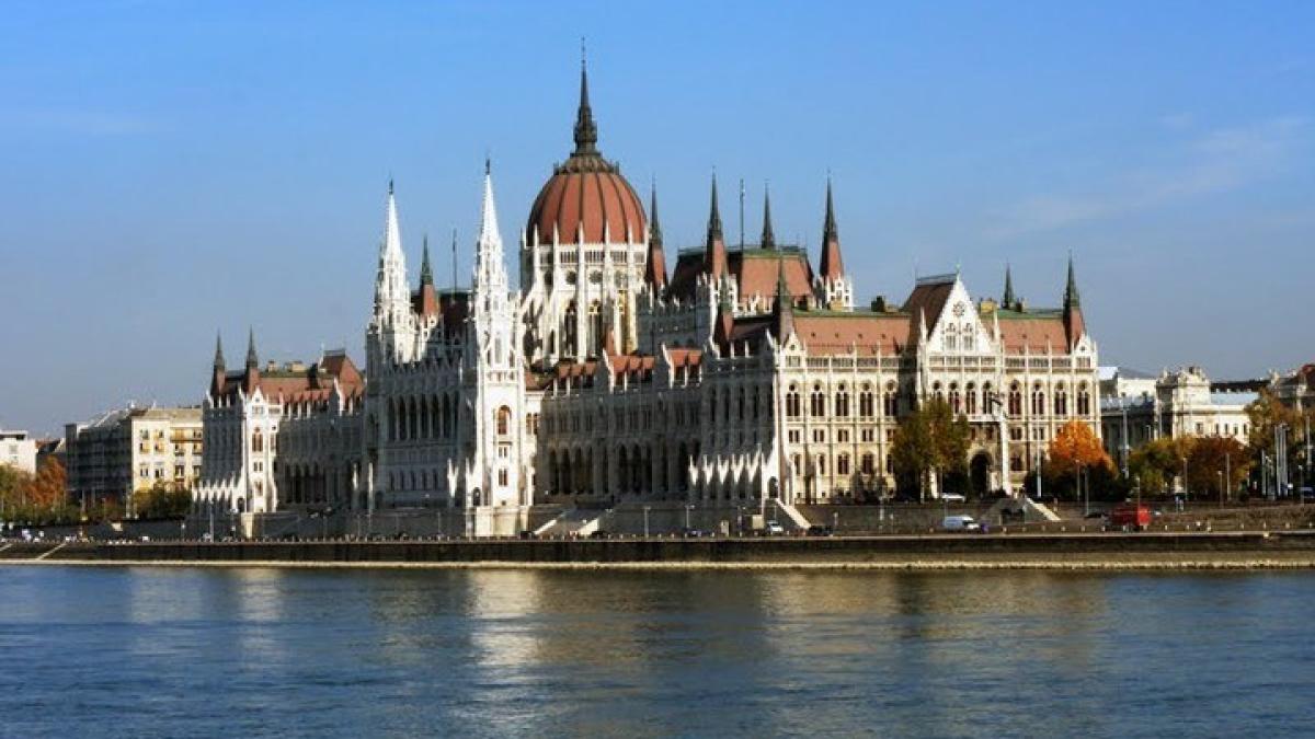 large_cladirea_parlamentului_ungariei_budapesta_71910700