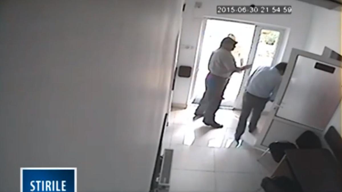 primar viceprimar i secretar de primarie batu i crunt in institu ie video