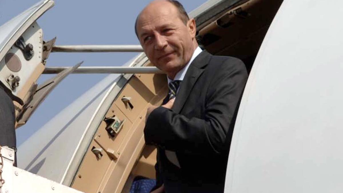 1315820808basescu_avion_345_13620800