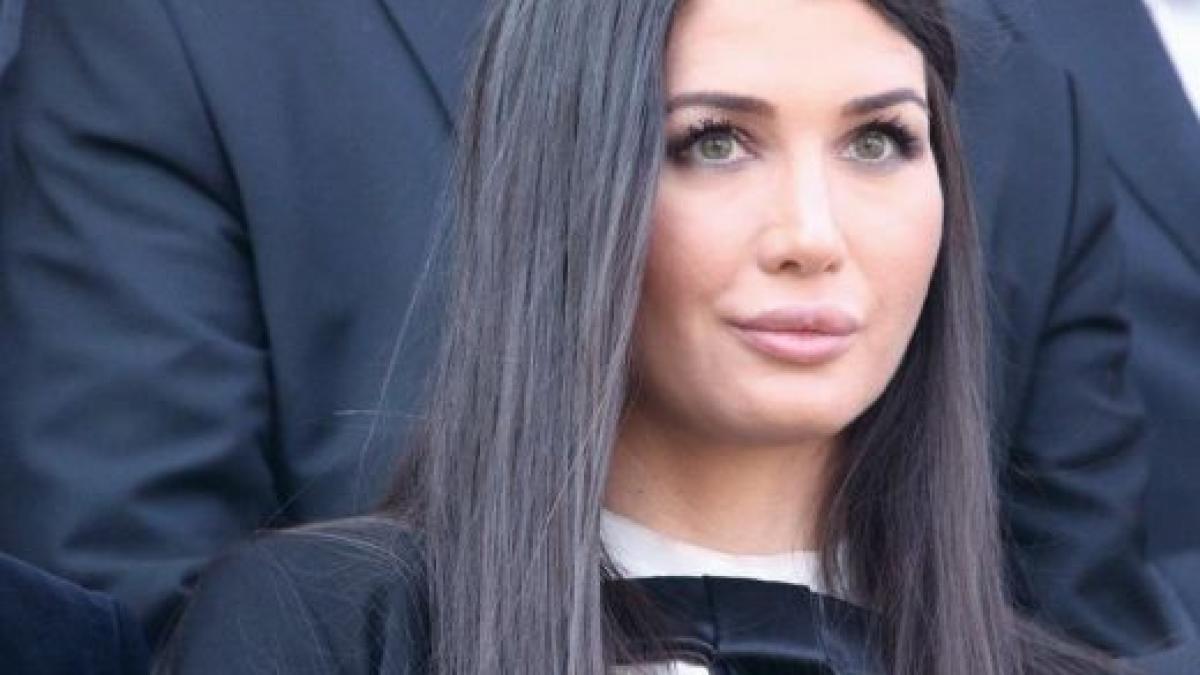 motiv_de_sarbatoare_in_familia_basescu_elena_basescu_a_intrat_in_randul_mamicilor_size14_78017200