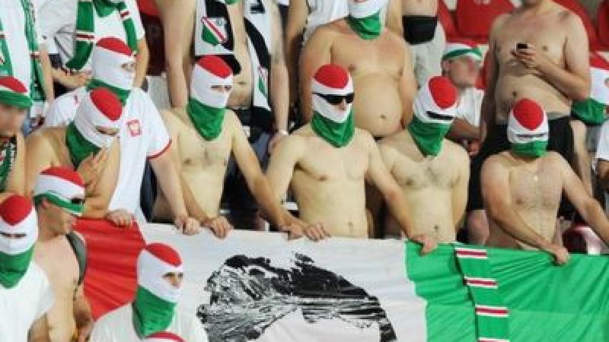 panica_in_botosani_inainte_de_meciul_cu_legia_politia_locala_a_somat_sute_de_oameni_sa_isi_ascunda_masinile_size10_13245500