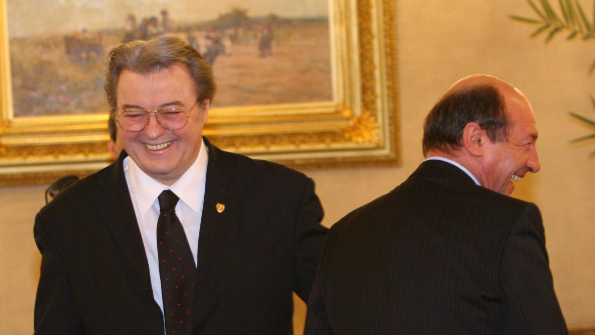 1297336914corneliu_vadim_tudor_basescu_traian__mr0_36294200