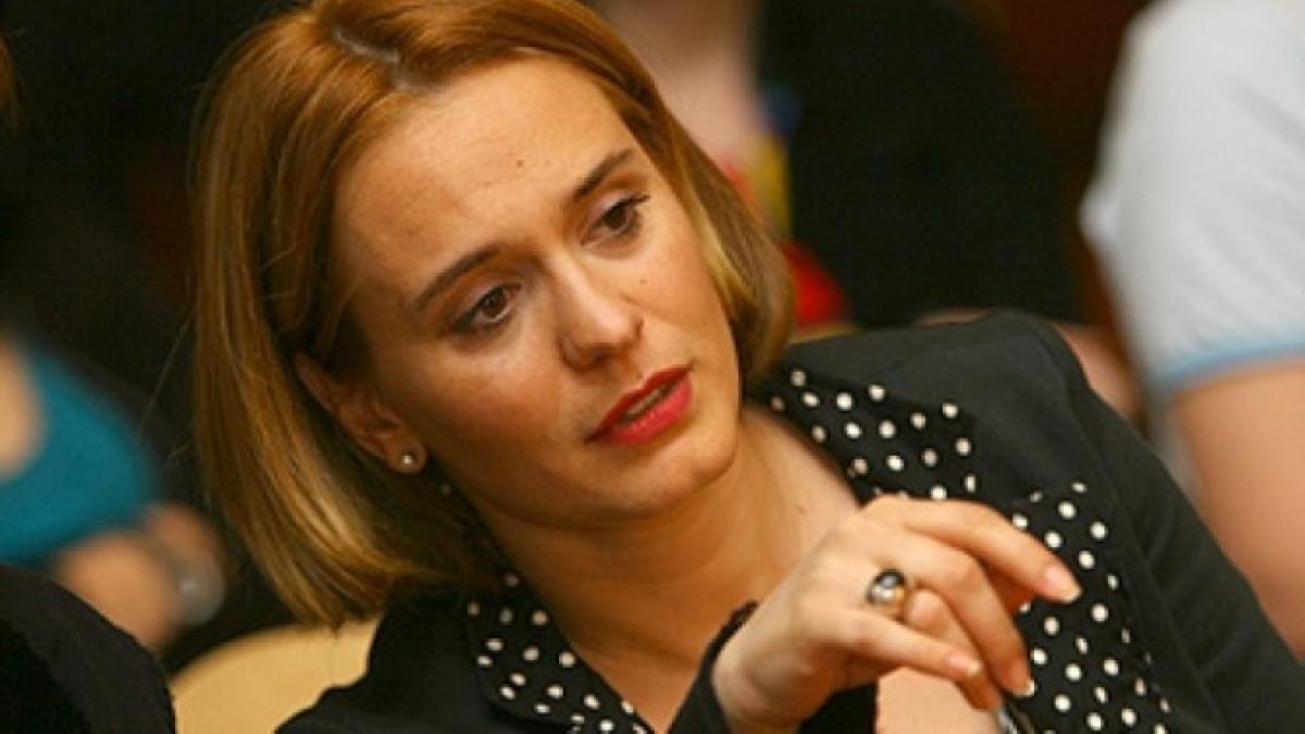 andreea_esca_89070500_97857500_51416300