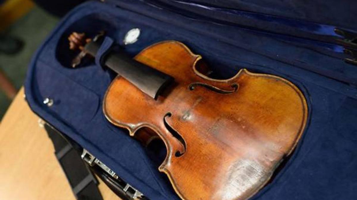 violin_afp_81354400