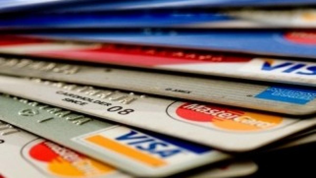 bancile-se-lupta-in-premii-acordate-la-emiterea-de-carduri-de-credit