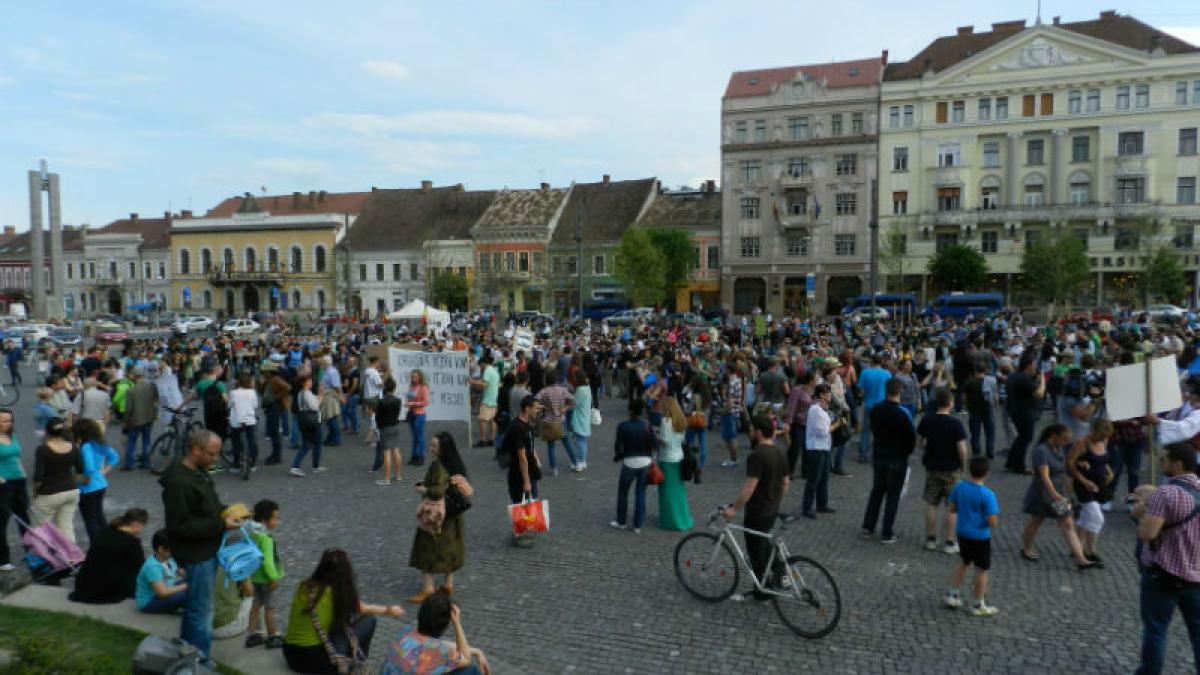 protest_piata_unirii_impotriva_defrisari_ilegale_9_mai_2015_w800_h600_51049700