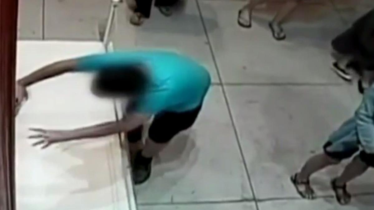 paguba de 1 5 milioane de dolari autorul un baie el in varsta de 12 ani video