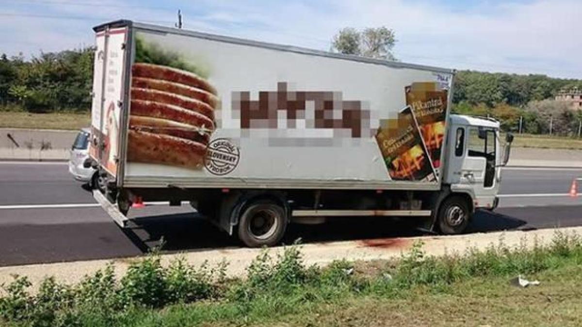 up_to_50_migrants_found_dead_in_truck_in_austria_17659500