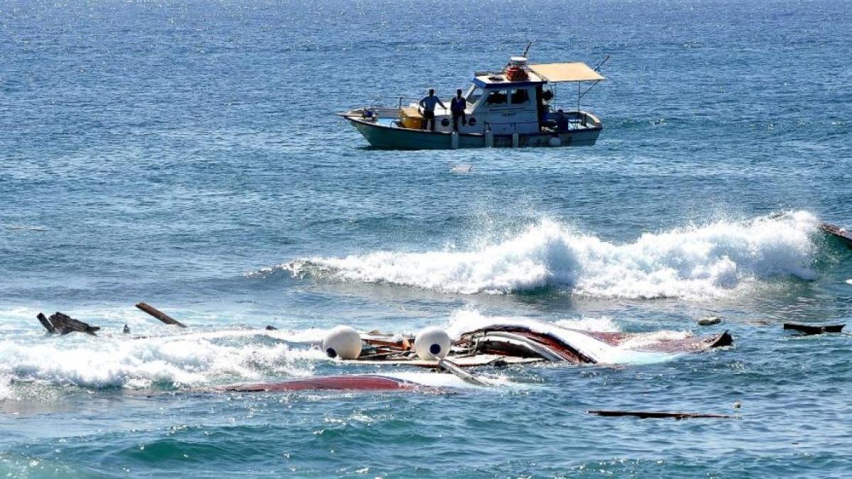 greece_migrants_shipping_1_1_92996900