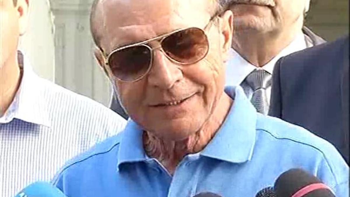 fabulos cat costa ochelarii de soare a lui traian basescu