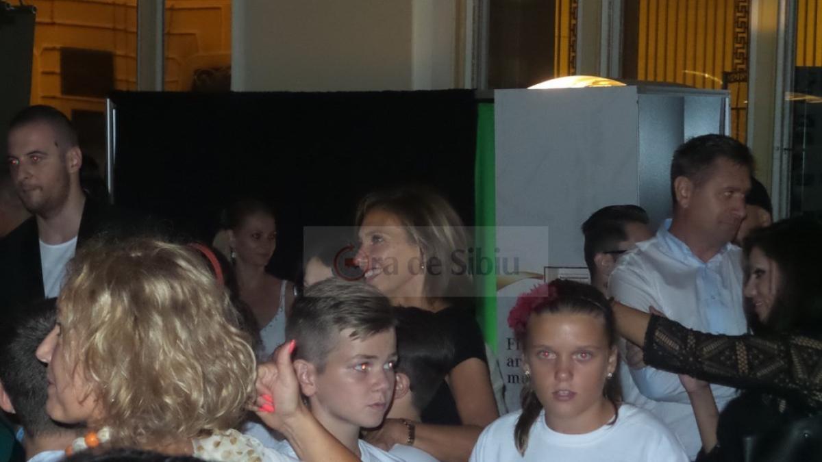 cu cine a fost surprinsa carmen iohannis foto video