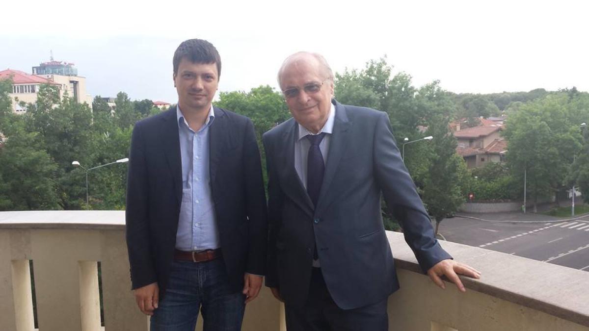 12043133_1096032413748263_1178669979530870938_n_74474800