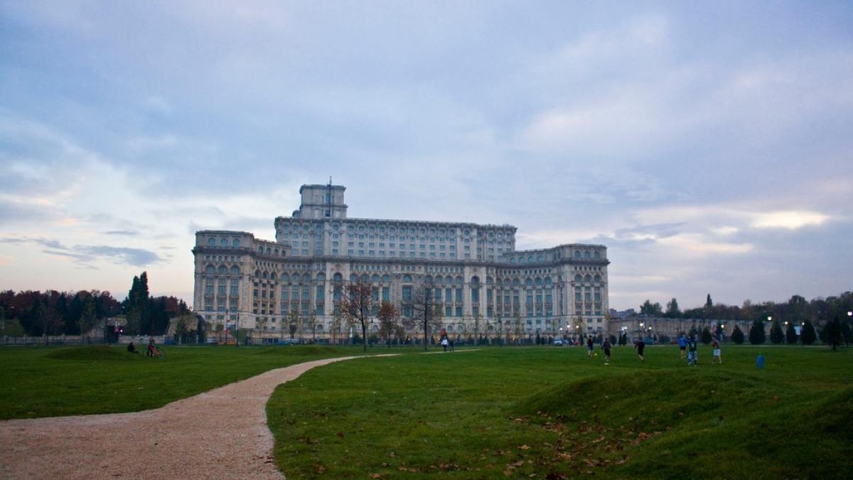 casa_poporului_din_parcul_izvor_63012200