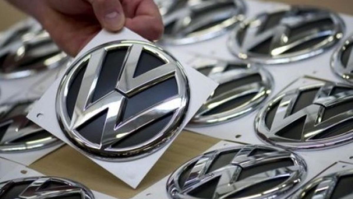 volkswagen_77153000_48121200