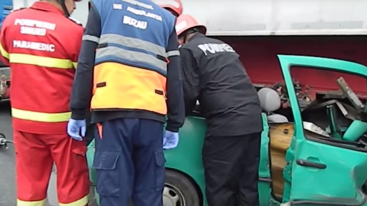 accident buzau ma ina ajunsa sub un tir video