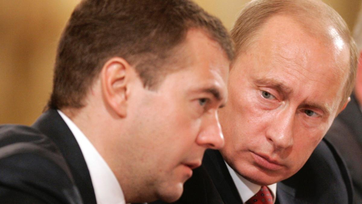 medvedev_putin_59968600