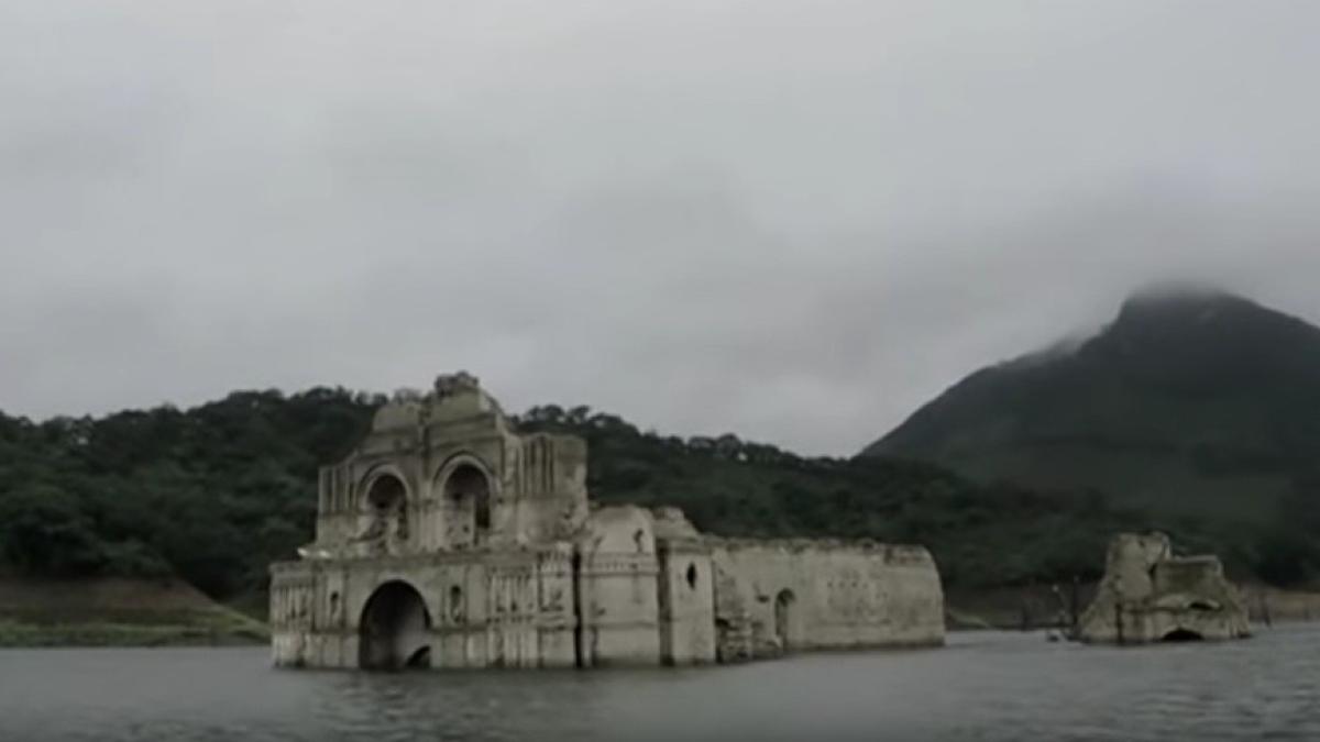 mexic o biserica veche de 400 de ani a reaparut din adancuri