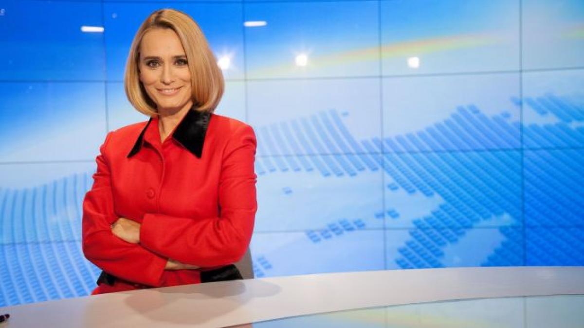 andreea_esca_de_19_ani_la_ora_19_00_de_ziua_protv_prezentatoarea_stirilor_pastreaza_traditia_va_purta_size7_78903700