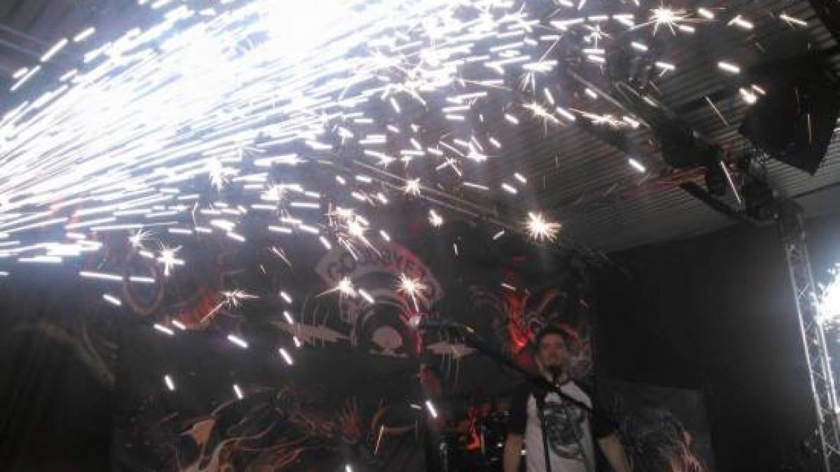 12181980_1077099098967206_1472084428_n_03109600