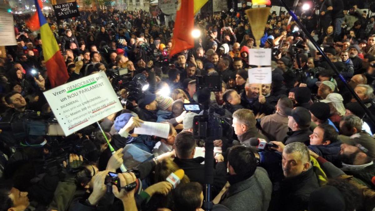 iohannis_piata_univesritatii_53011200