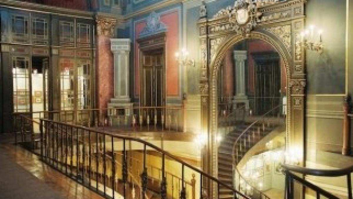 palatul-sutu-scara-interioara