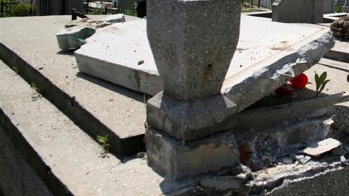 profanator_morminte_10094500