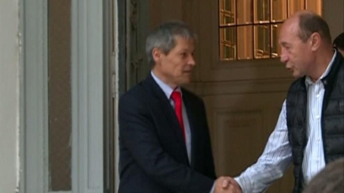 ciolos_basescu_32346600