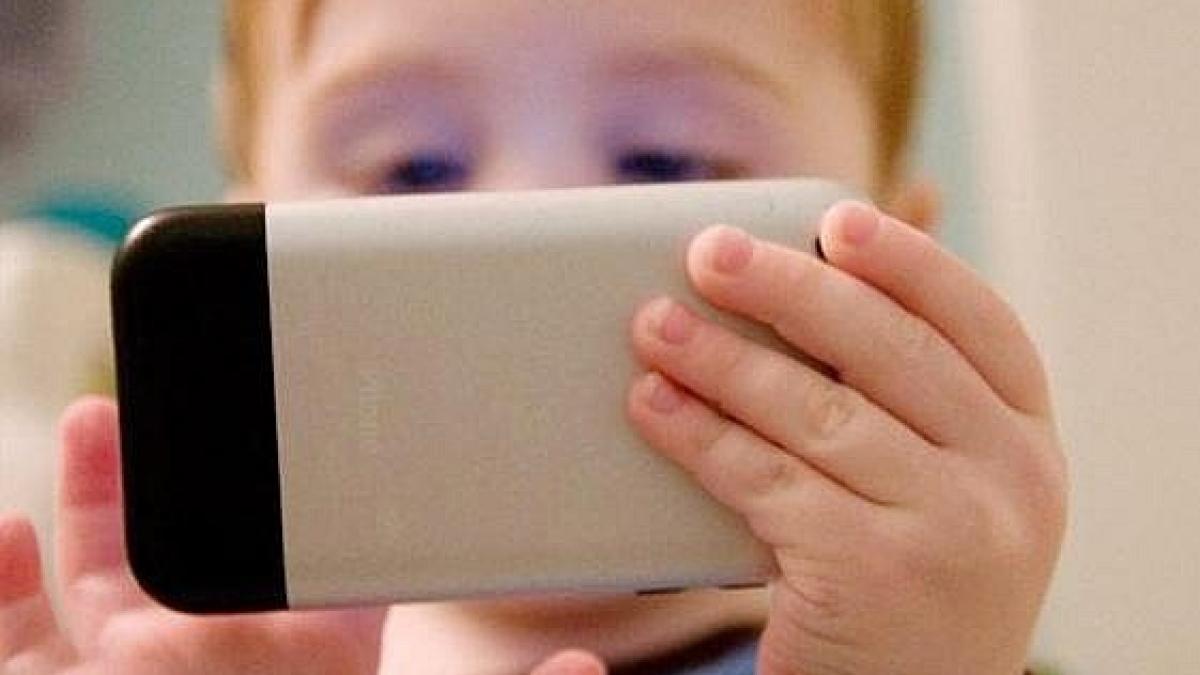 copil_telefon_01598800