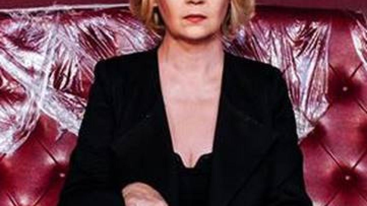 emilia_popescu_01_1aa8b521ad_48726500