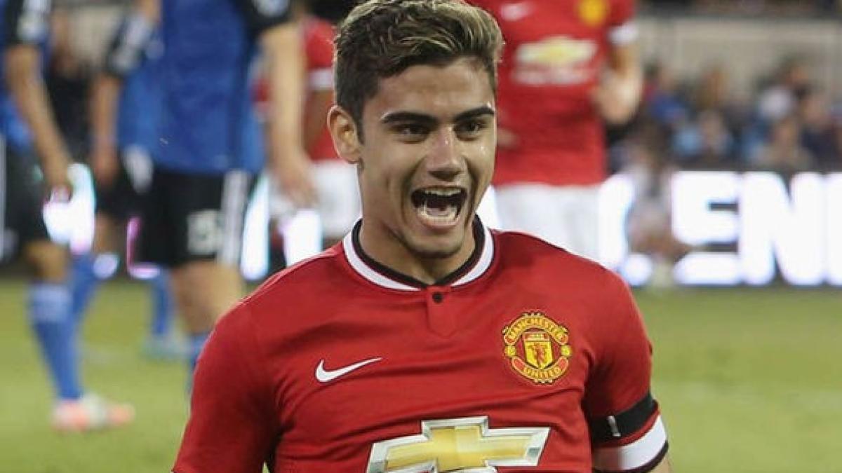 gol minunat marcat de un jucator de la manchester united a inscris direct din corner video