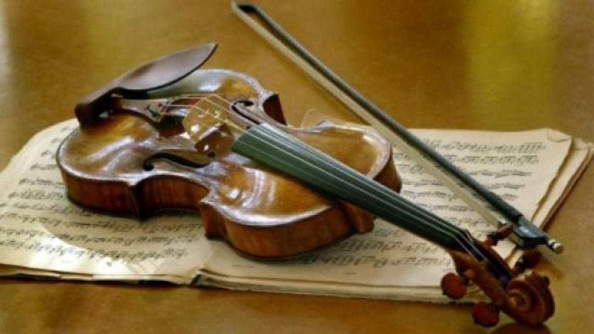 un_stradivarius_vechi_de_285_de_ani_la_gala_aniversara_zamfir_50_de_ani_pe_scena_72266400