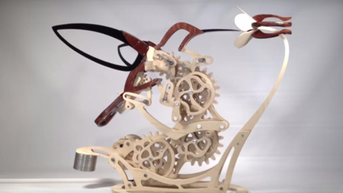 sculptura eleganta de lemn ce reproduce ea perfect