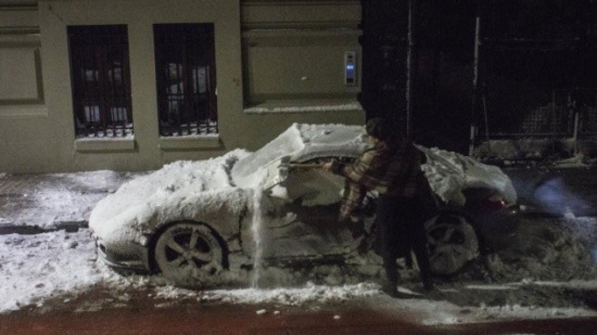 cum_a_incept_sa_isi_deszapezeasca_tipa_asta_masina_de_zeci_de_mii_de_euro_toti_cei_care_au_vazut_o_356956_39728300