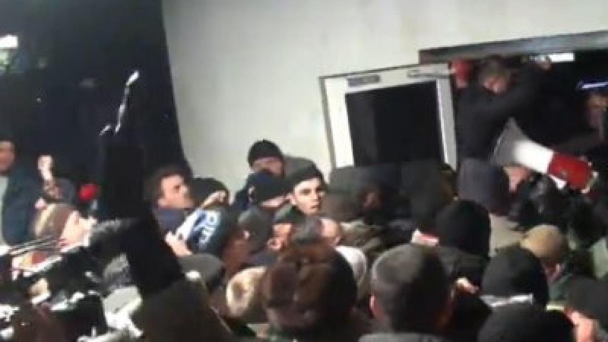 proteste_violente_in_republica_moldova_ue_si_sua_fac_apel_la_calm_si_dialog_17821_32926100