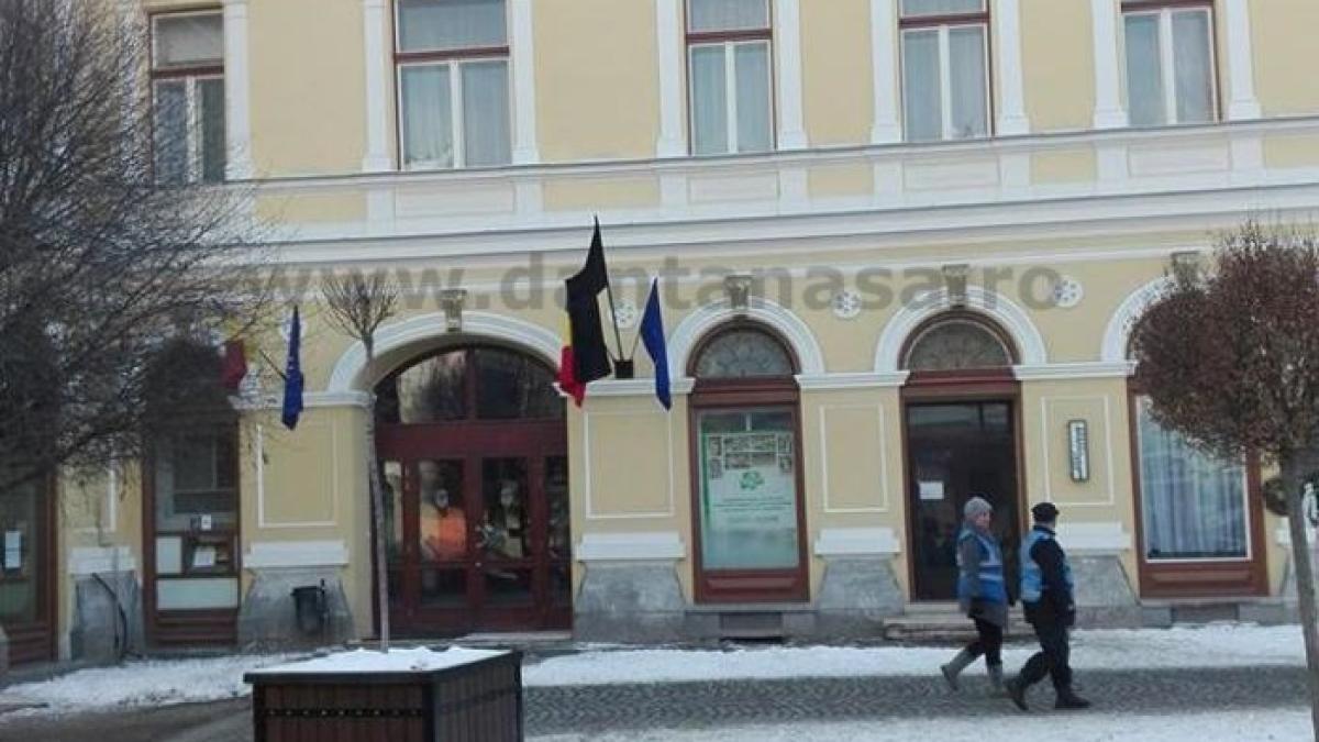 24_ianuarie_2016_steag_doliu_primaria_sf_gheorghe_udmr_14239700