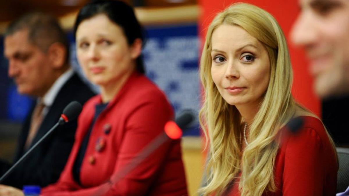 daciana_sarbu_44285200