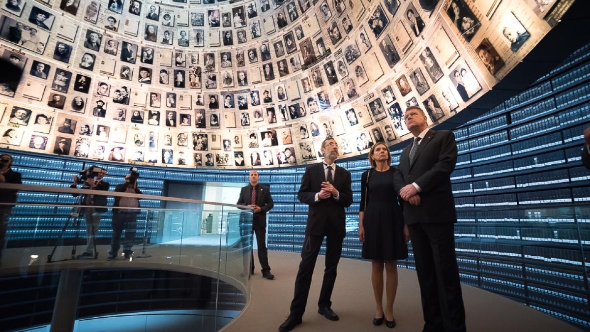 iohannis_memorial_43135800