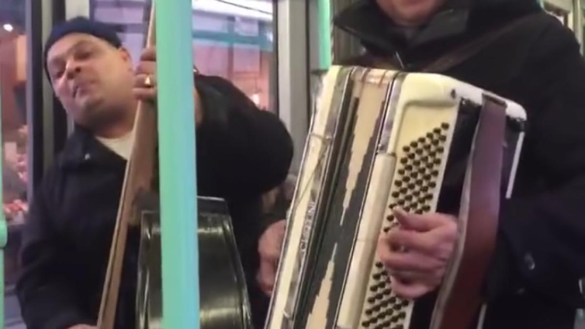 un videoclip cu doi igani din buzau in metroul genovez a devenit viral