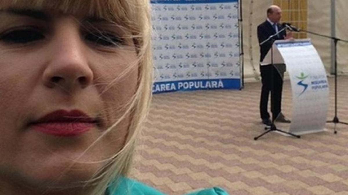 elena_udrea_selfie_38600400_32990400