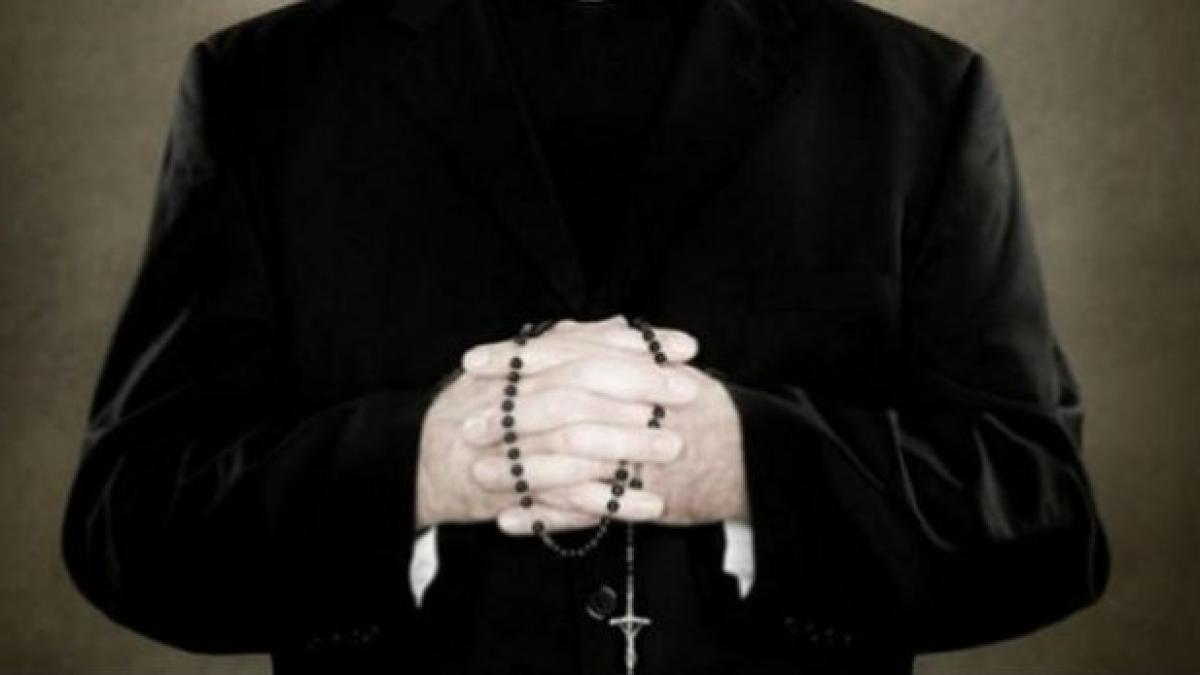 636x347_preot_44402700