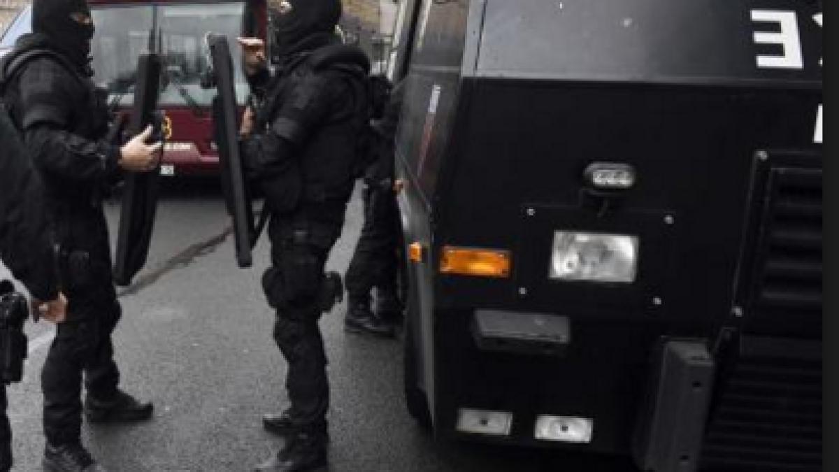 explozie zeci de mor i i rani i