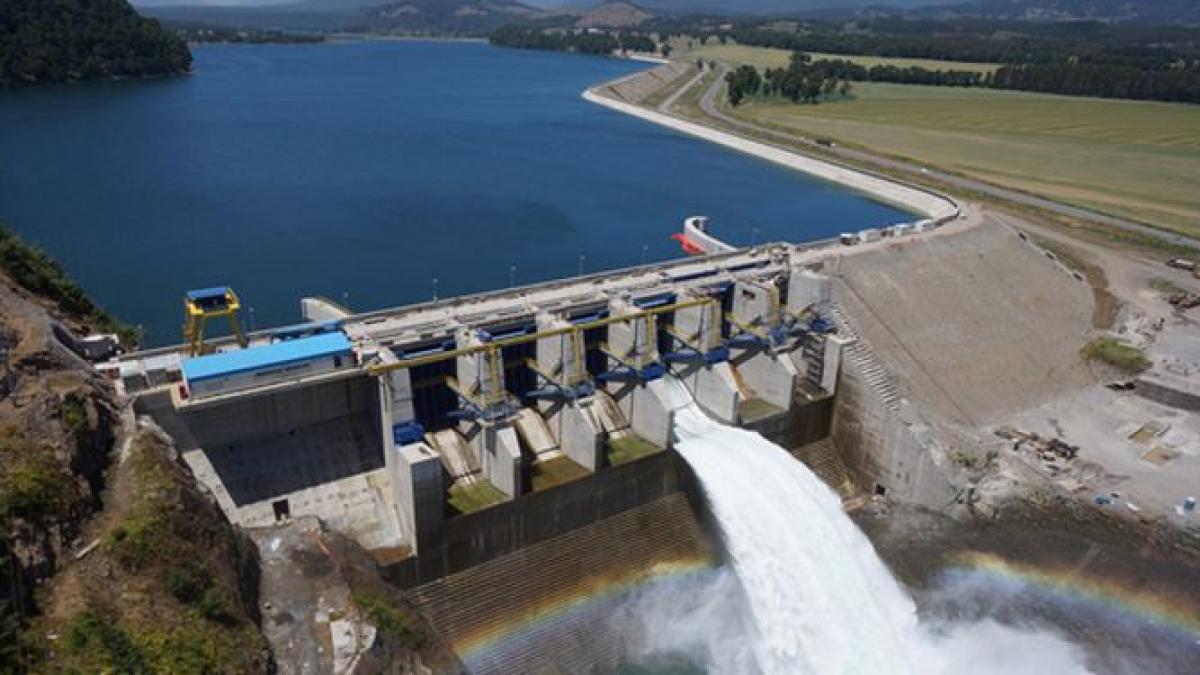 enery_holding_48144200