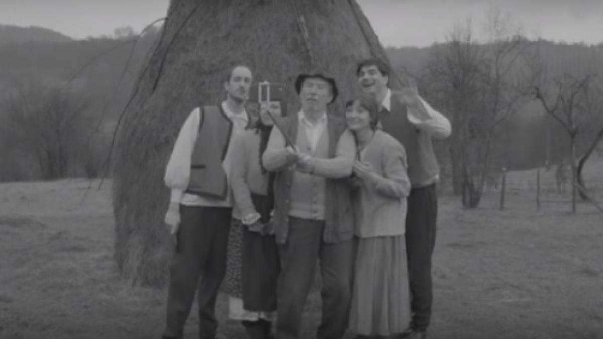 morome ii intr o parodie cu victor rebengiuc dar cu facebook net i like uri video